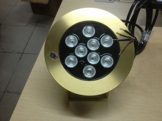 9W ha condotto le luci subacquee dello stagno