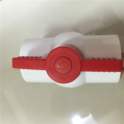 Valvola a sfera commerciale della tubatura dell'acqua del PVC degli accessori della piscina